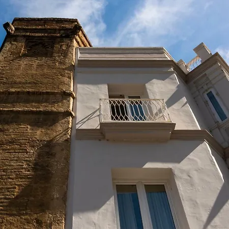 Torre Homenaje Historical